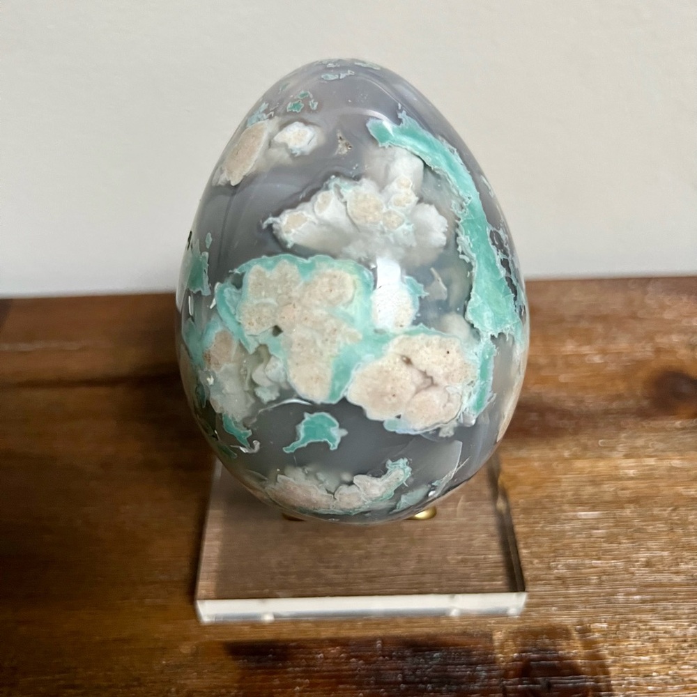 Stunning high quality green flower agate egg